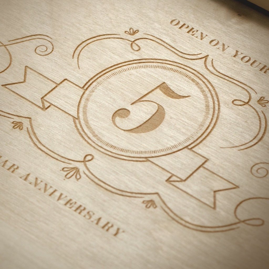 Charming Trio Wedding Wine Box - Detail Image 3