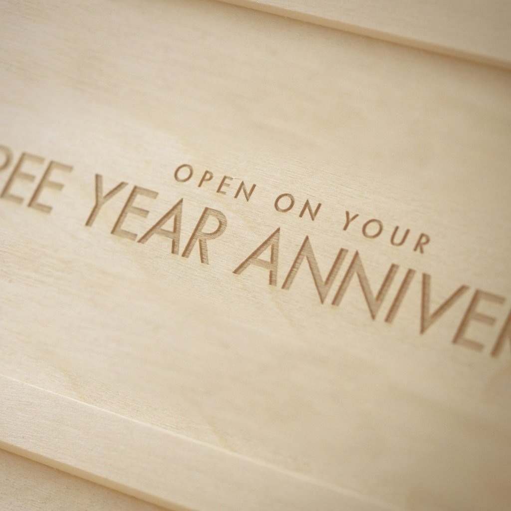 Classic Trio - Anniversary Wine Box - by WineforaWedding - Detail Image 1