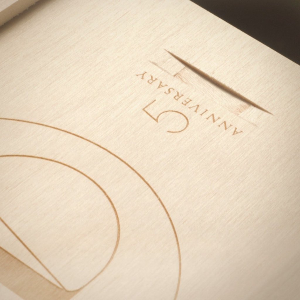 Eat Drink & Be Married Anniversary Wine Box - Detail 2