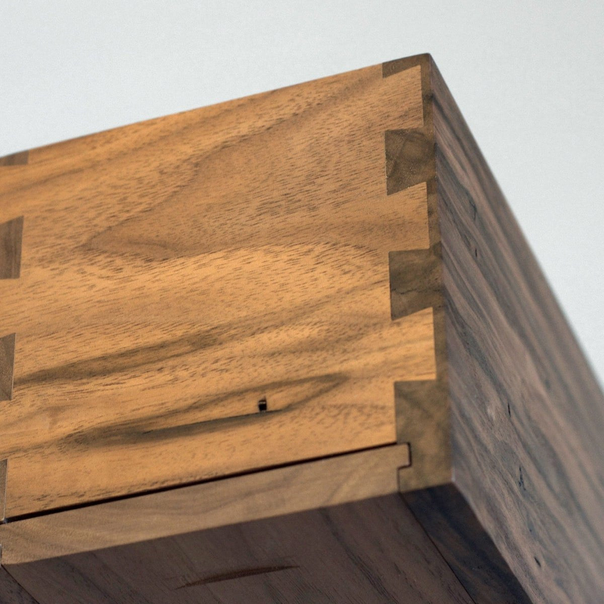 Walnut Uno - Inlaid Wine Box - Detail Image 6